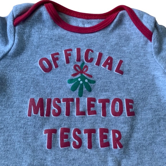 Carter’s Christmas Baby Onesie original Mistletoe Kisser Size 6 months - Picture 8 of 9